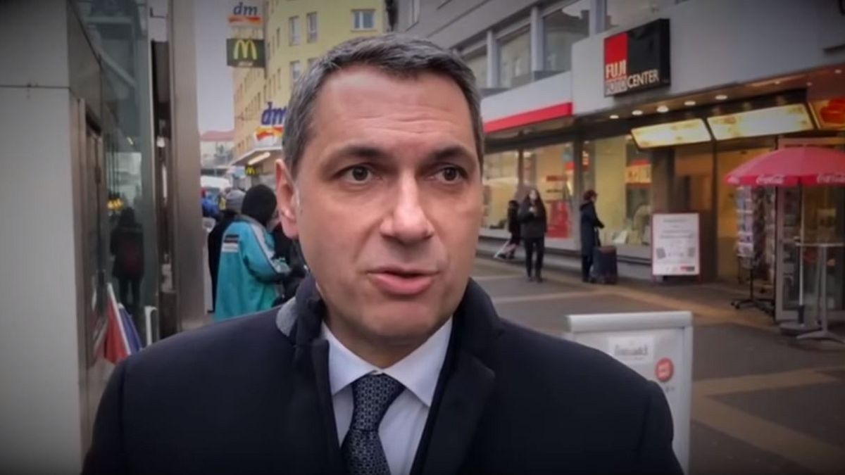 Facebook 'bans' video of top Hungarian politician saying migrants make Vienna filthy