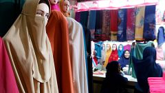 جامعة حكومية تحظر ارتداء النقاب