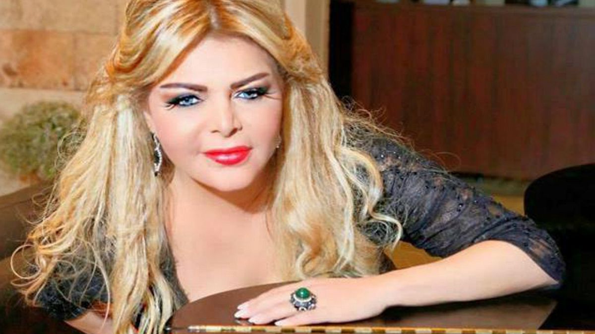 فلة الجزائرية تعتزل الغناء بسبب التهميش وعدم الإعتراف 