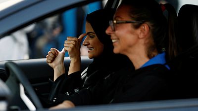 Σαουδική Αραβία: Οι γυναίκες μαθαίνουν να οδηγούν