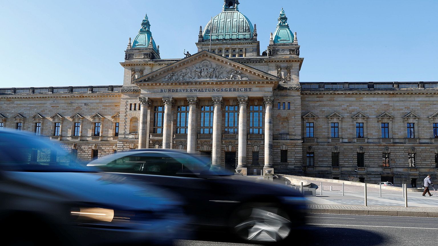 Autos vor dem Bundesverwaltungsgericht in Leipzig 
