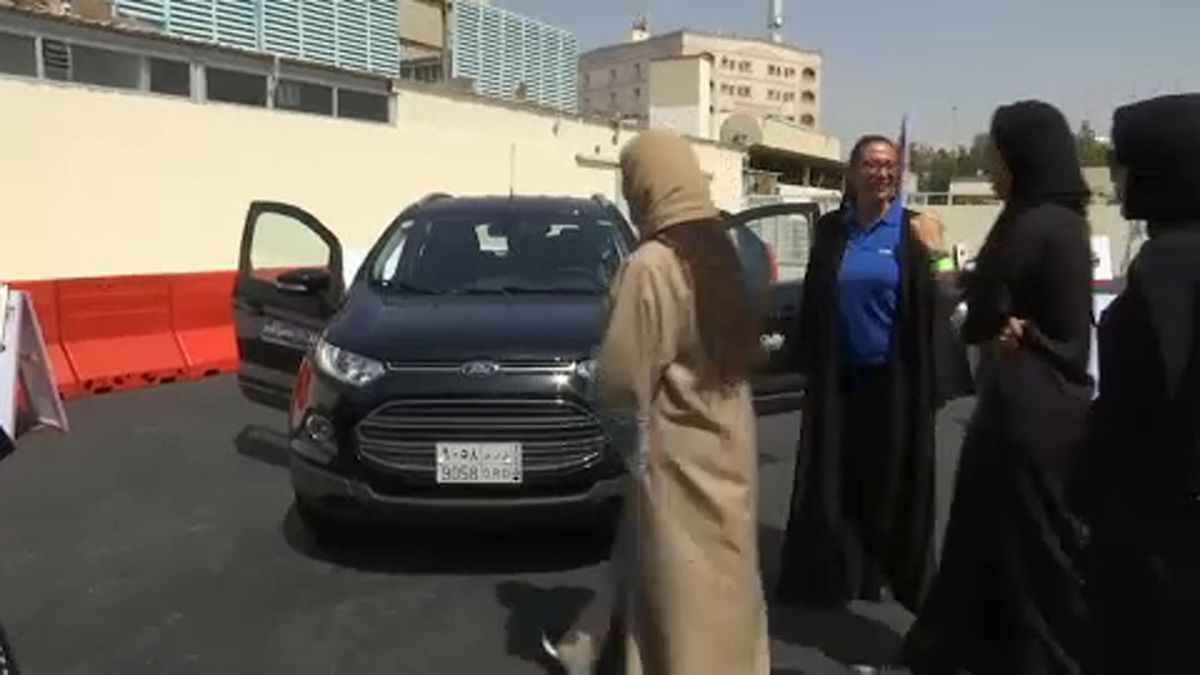 Elindult az első autósiskola nőknek Szaúd-Arábiában