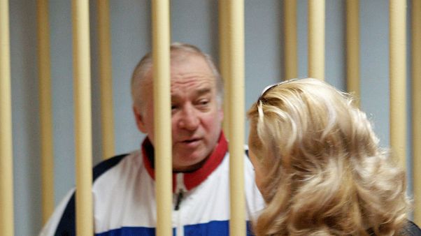 Londres acredita que ex-espião russo foi alvo de ataque com gás nervoso Londres acredita que ex-espião russo foi alvo de ataque com gás nervoso