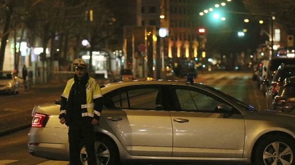 Vienna, passanti accoltellati nei pressi del Prater park Vienna, passanti accoltellati nei pressi del Prater park