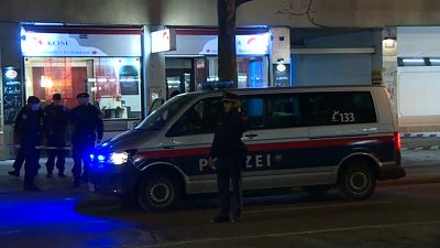 أربعة مصابين في هجومين بسكين في فيينا أحدهما أستهدف أسرة 