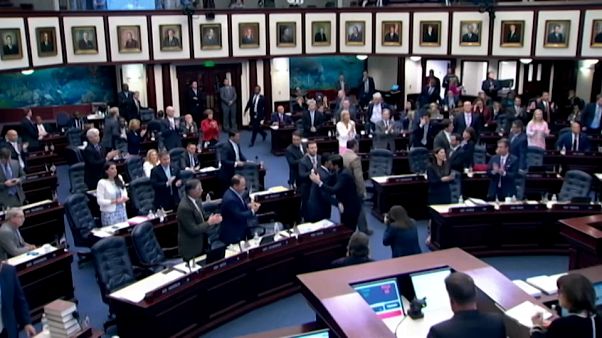 Florida restringe la venta de armas Florida restringe la venta de armas