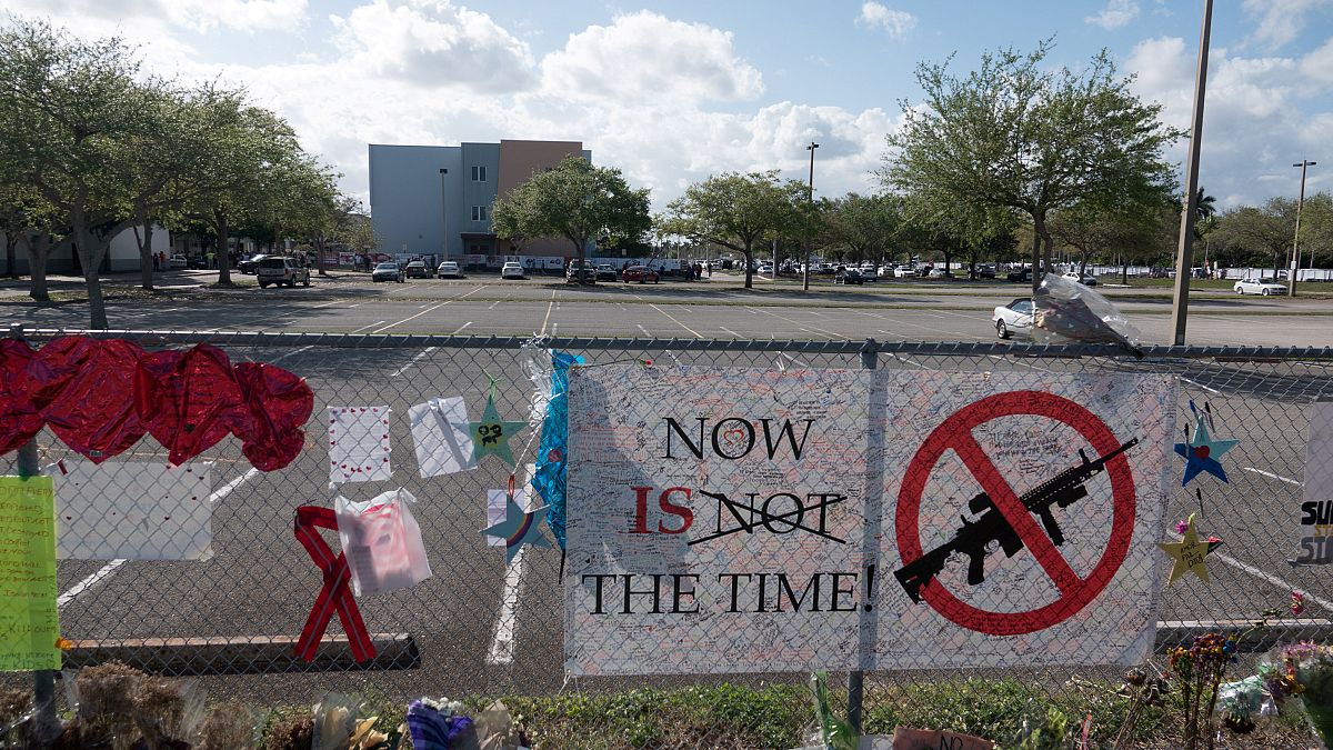 Flórida: Projeto-lei sobre controlo de armas mais perto de ser aprovado