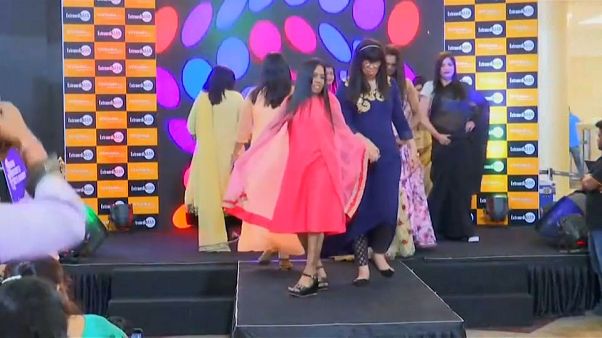 Desfile de modelos desfiguradas por la igualdad Desfile de modelos desfiguradas por la igualdad