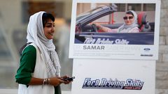Diese Frau nimmt in Jeddah Fahrstunden. 