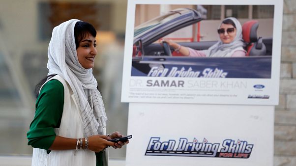 Diese Frau nimmt in Jeddah Fahrstunden. Diese Frau nimmt in Jeddah Fahrstunden.