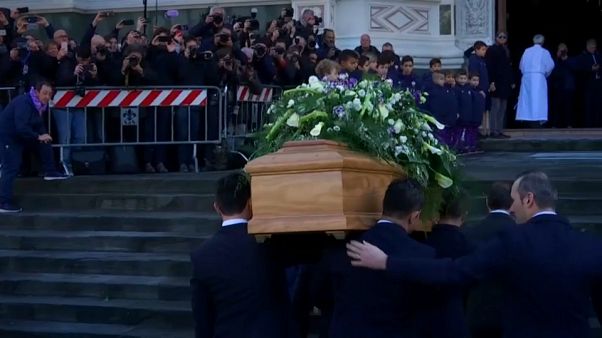 Fiorentinalı futbolcu Astori gözyaşlarıyla uğurlandı Fiorentinalı futbolcu Astori gözyaşlarıyla uğurlandı
