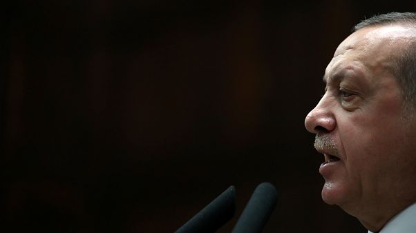 Ο oίκος Μοοdy's υποβάθμισε το αξιόχρεο της Τουρκίας Ο oίκος Μοοdy's υποβάθμισε το αξιόχρεο της Τουρκίας