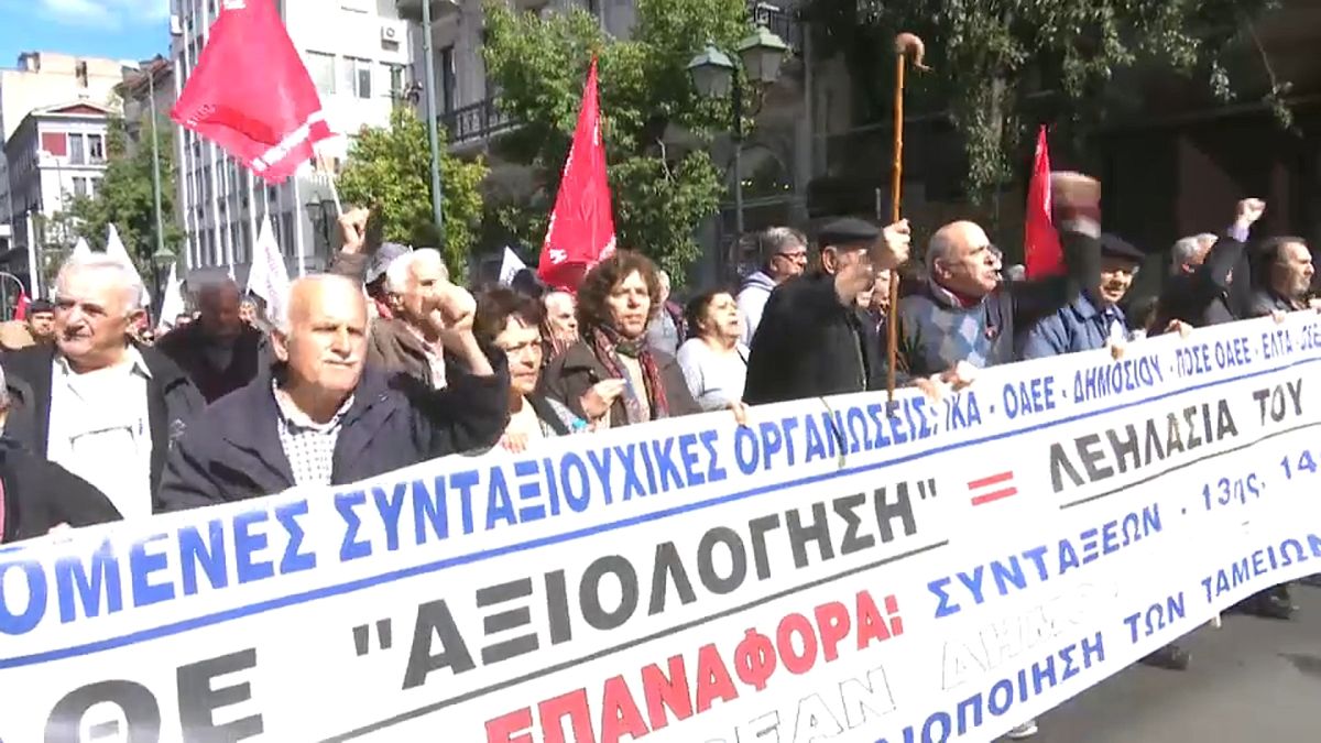Pensionistas protestam no centro de Atenas 