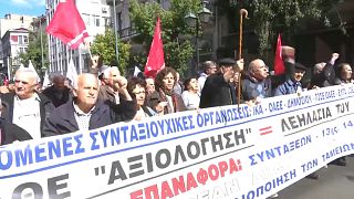 Pensionistas protestam no centro de Atenas 