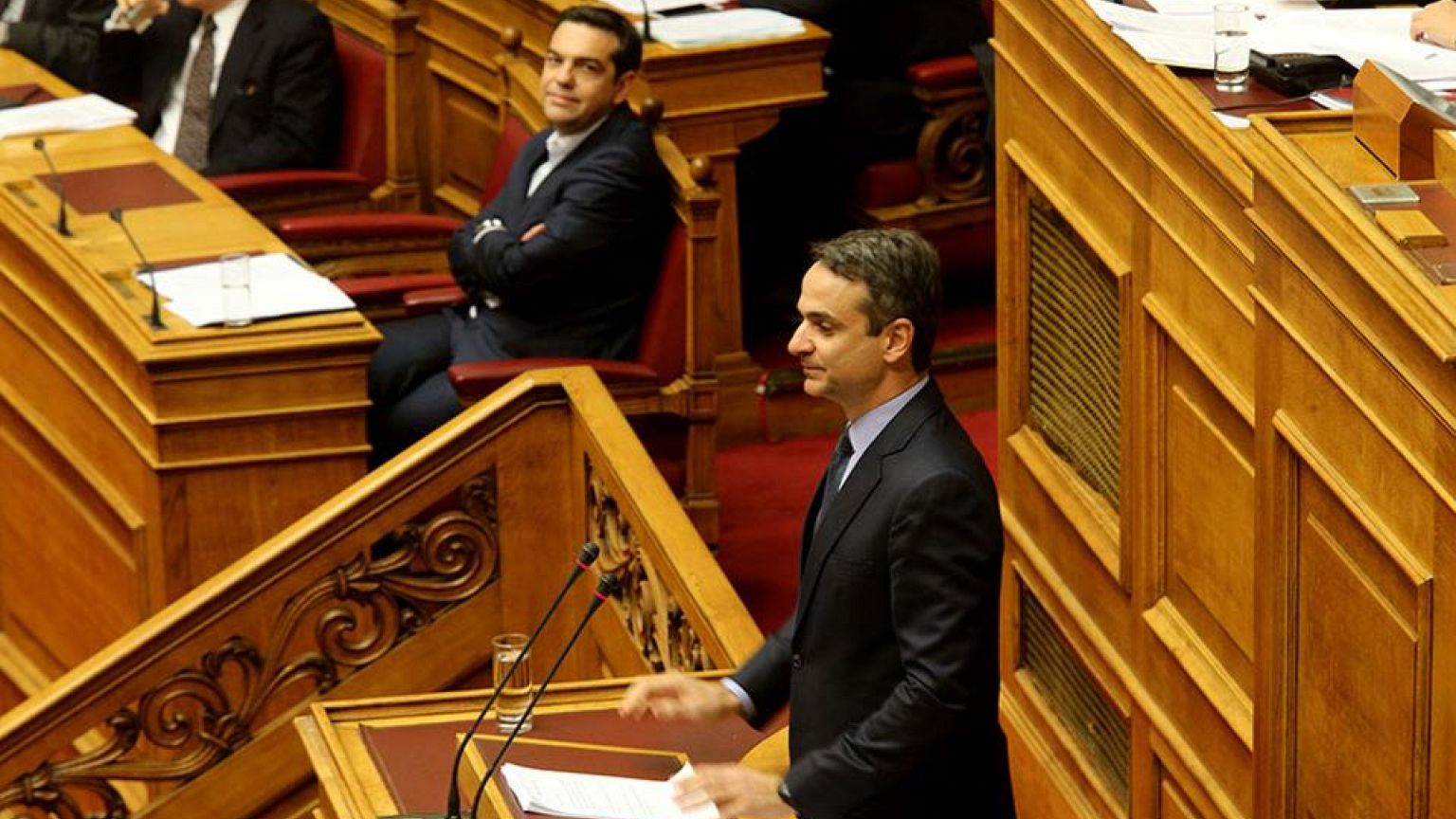 Σκληρή κόντρα Τσίπρα-Μητσοτάκη στη Βουλή για εθνικά και Novartis 