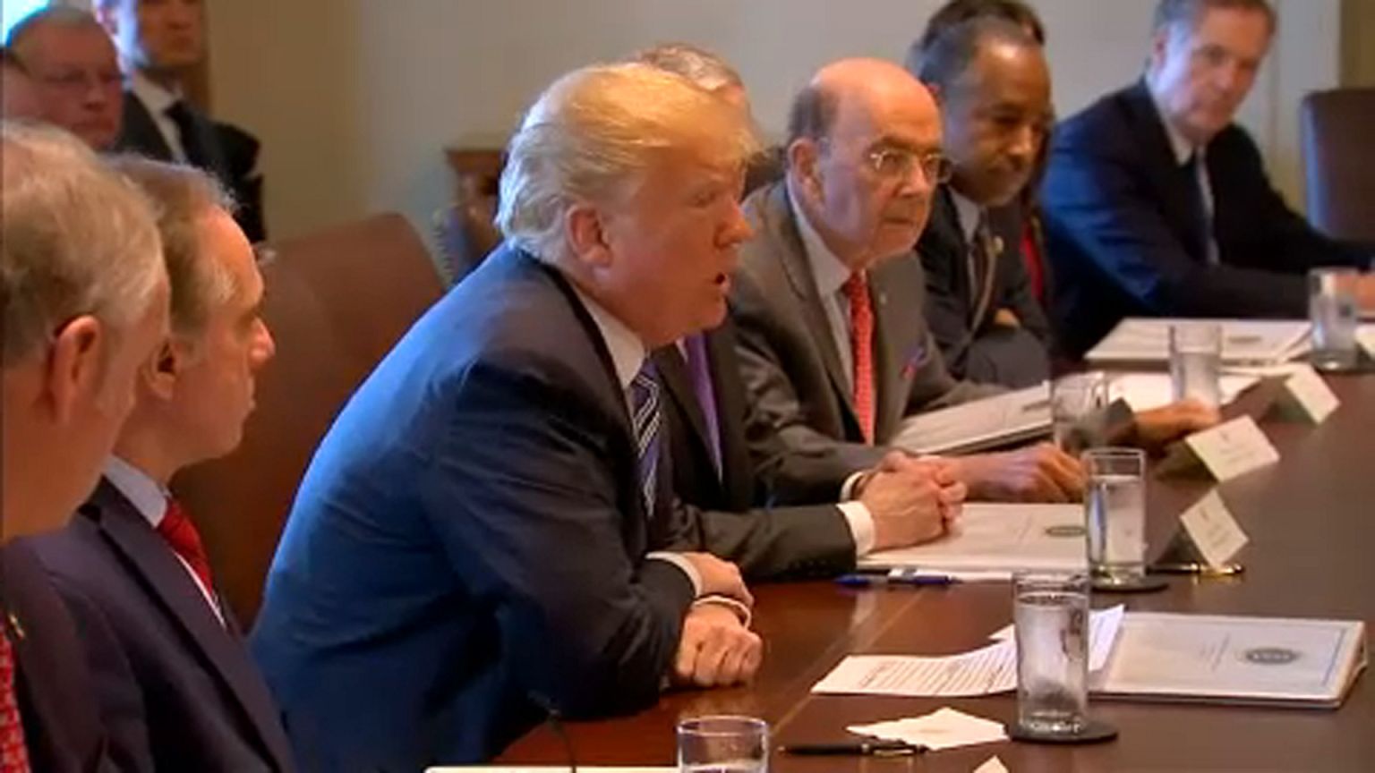 Trump vámot vetett ki az acélra és alumíniumra