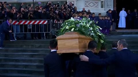 Genç futbolcu Astori gözyaşlarıyla uğurlandı