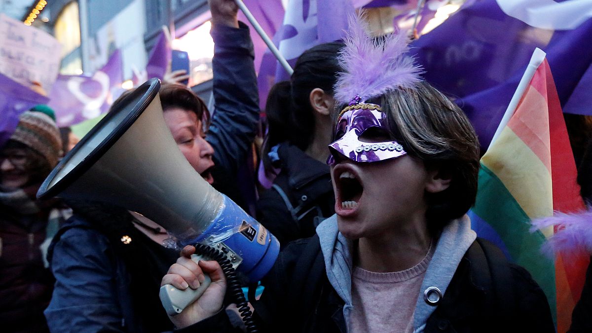 Protest der Frauen in Istanbul - 5 Bilder