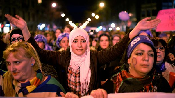 نساء العالم ينددن بالتحرش ويطالبن بالمساوة في اليوم العالمي للمرأة نساء العالم ينددن بالتحرش ويطالبن بالمساوة في اليوم العالمي للمرأة
