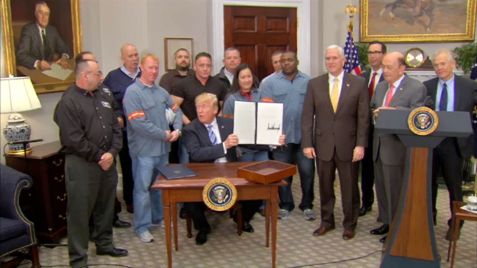 I dazi di Trump: pioggia di richiese d'esenzione. UE minaccia vendetta