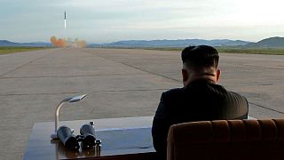 رهبر کره شمالی در حال بازدید آزمایش موشکی این کشور