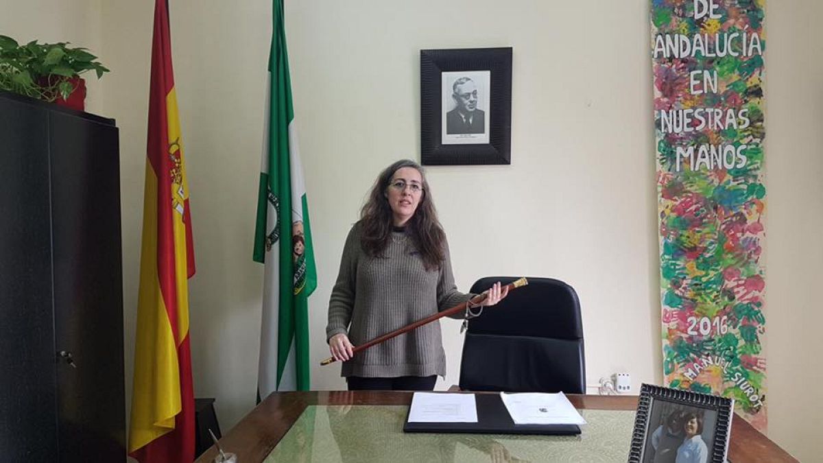 Un alcalde español dimite 24 horas para que una mujer rompa el techo de cristal