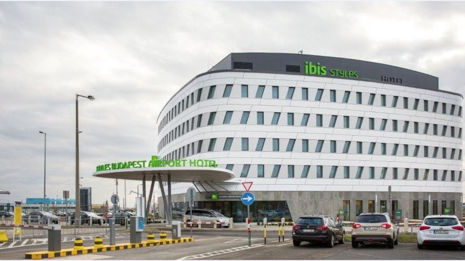 Hivatalosan is megnyílt Magyarország első repülőtéri hotelje 