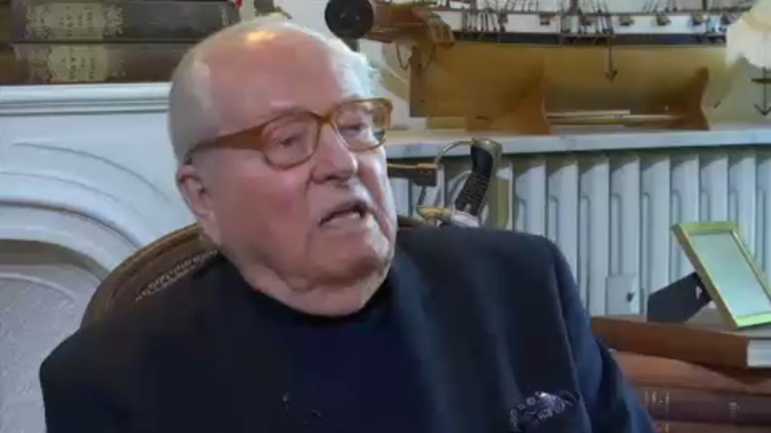 Öngyilkosság a névváltoztatás Le Pen szerint