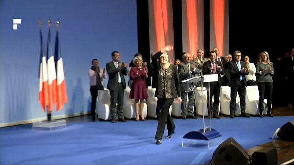 Front National va a congresso e cambia nome... Front National va a congresso e cambia nome...