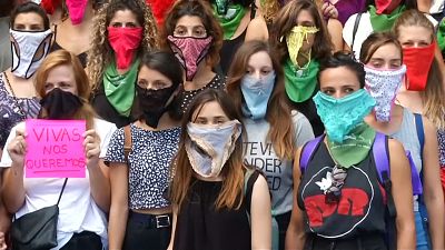 جانب من مظاهرة لنساء أرجنتينيات ضد قضايا مجتمعية