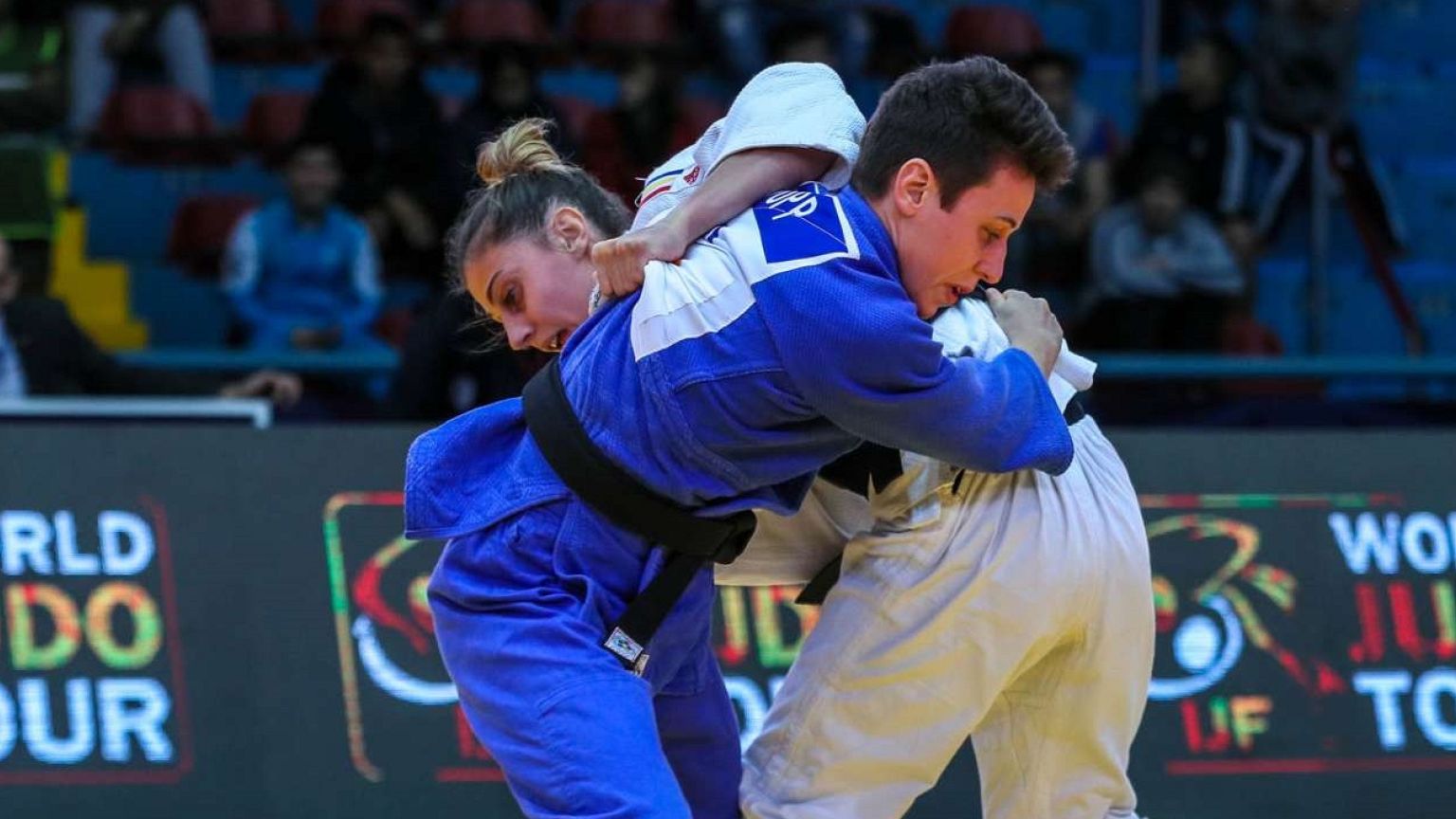 Evelyne Tschopp of Switzerland takes gold in Agadir