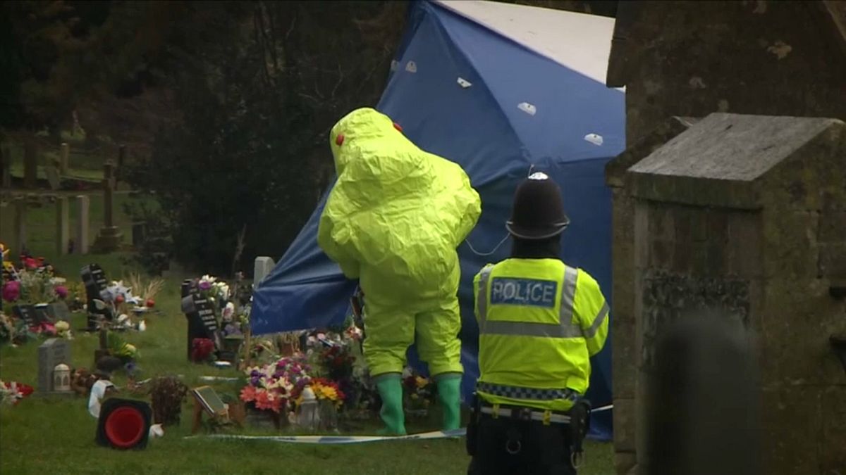 Skripal Case: focus on grave of victim's wife