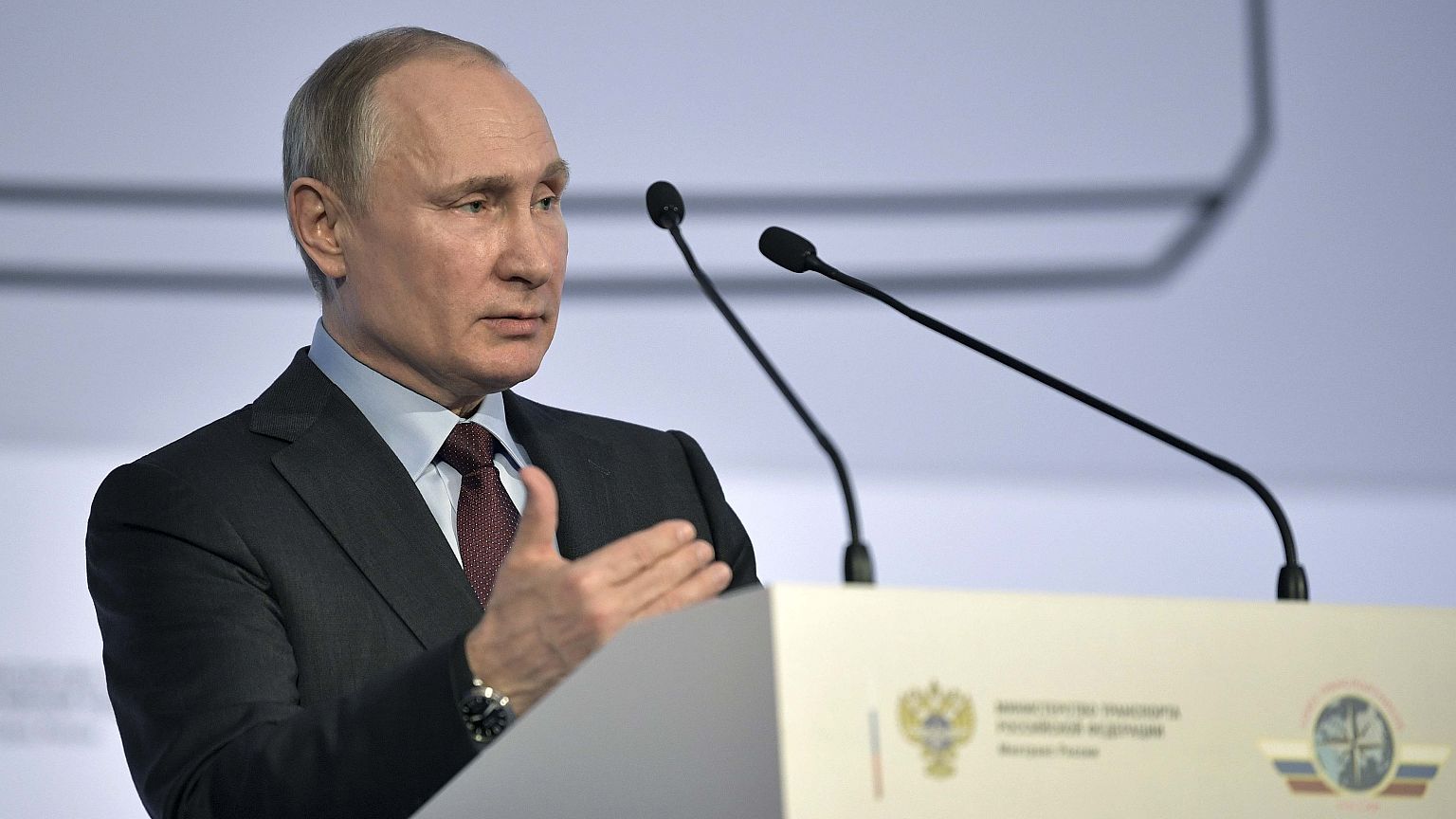 Путин не будет менять конституцию 