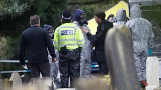 الشرطة البريطانية تفحص 240 دليلا في هجوم بغاز الأعصاب على جاسوس سابق