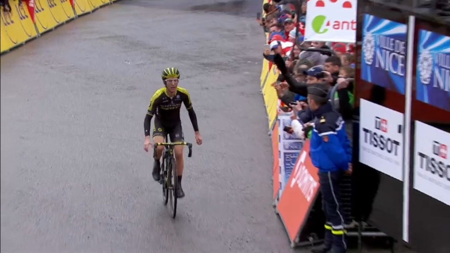 Simon Yates Paris- Nice Bisiklet Yarışı'nda liderliğe yükseldi