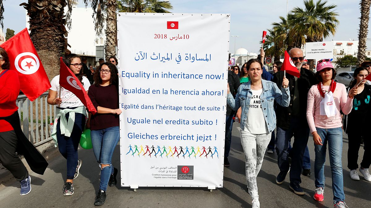 نساء تونس يتظاهرن للمطالبة بالمساواة في الميراث