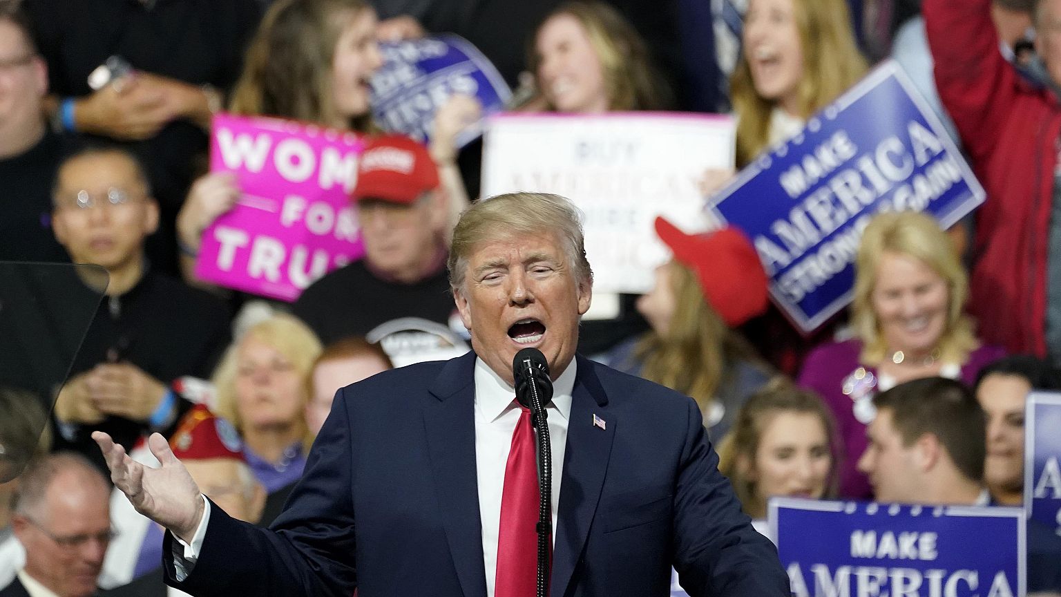 Trump saját magát fényezte