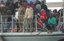 Több száz migránst mentettek ki a tengeren