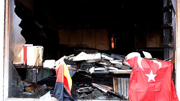 Anschlag wegen Afrin? Moschee in Berlin ausgebrannt - 3 Jugendliche rannten weg Anschlag wegen Afrin? Moschee in Berlin ausgebrannt - 3 Jugendliche rannten weg
