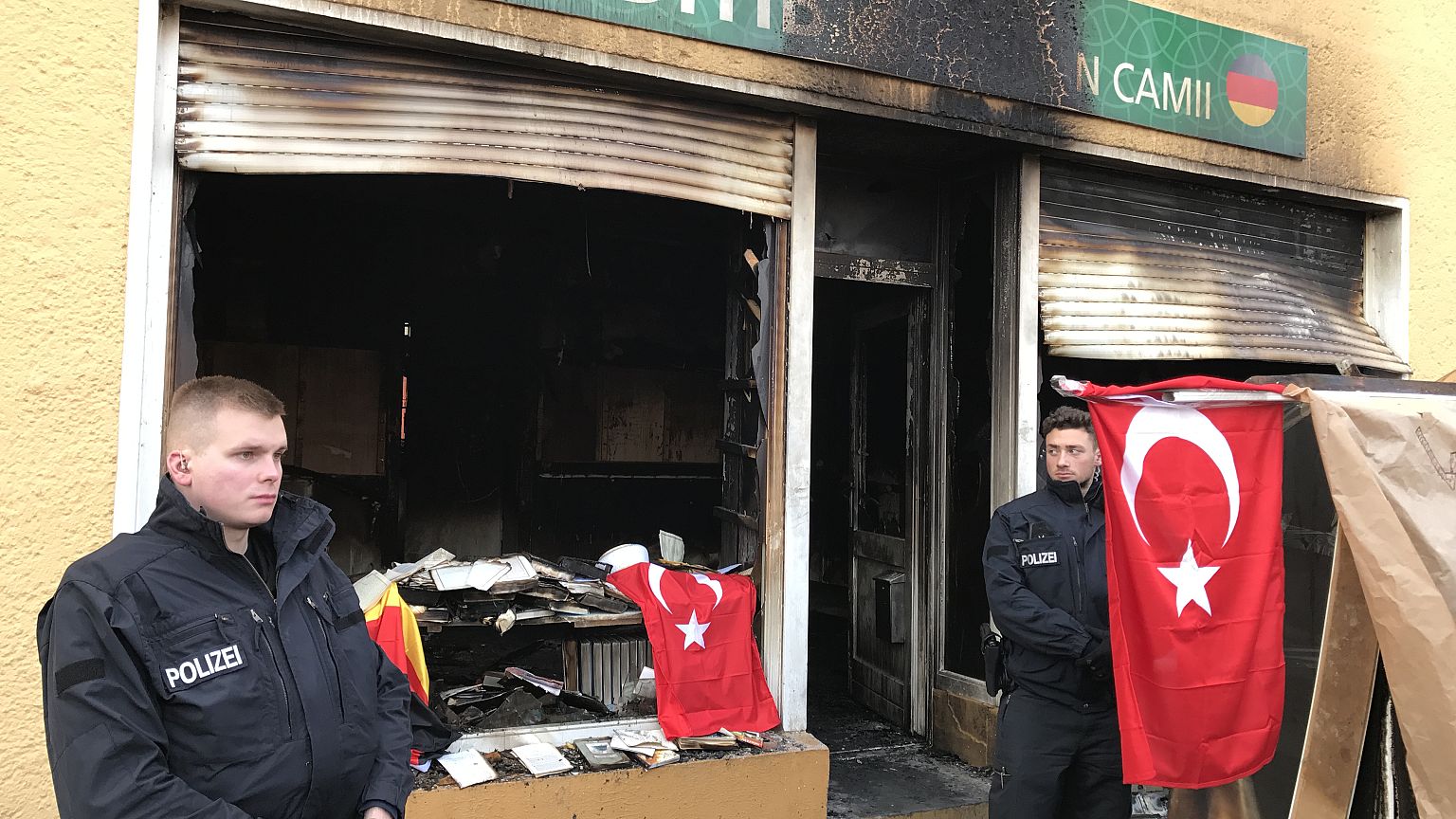 Berlin'de Türk camisine molotoflu saldırı