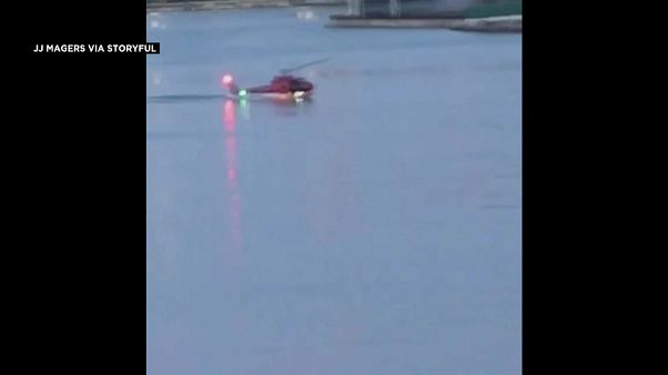 New York'ta helikopter nehre düştü: 5 ölü New York'ta helikopter nehre düştü: 5 ölü