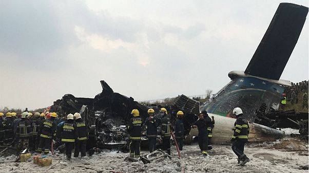 Συντριβή αεροπλάνου στο αεροδρόμιο του Κατμαντού - Δεκάδες νεκροί Συντριβή αεροπλάνου στο αεροδρόμιο του Κατμαντού - Δεκάδες νεκροί