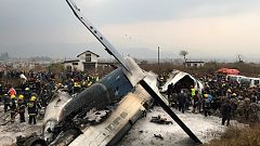 Avião despista-se na aterragem e incendeia-se