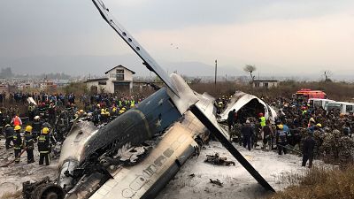 بالفيديو: المشاهد الأولى من كارثة تحطم الطائرة في مطار كاتمندو في النيبال