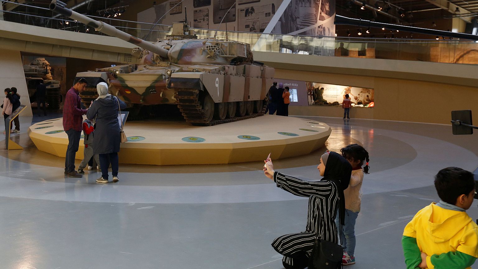 إنفوغرافيك: السعودية ومصر والإمارات ضمن أكبر مستوردي الأسلحة بالعالم