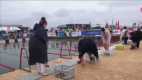 Dondurucu suda yüzme yarışları 