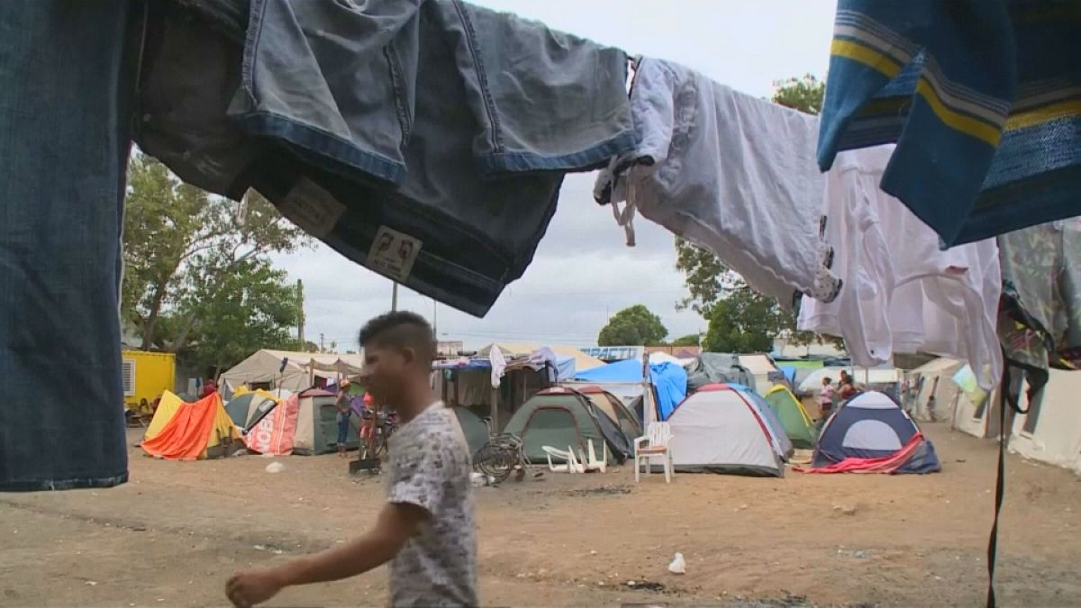 Decenas de miles de venezolanos acampan en Brasil 
