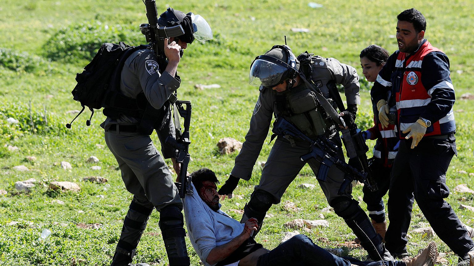 للمرة الأولى إسرائيل  تستخدم طائرات بدون طيار لضرب متظاهرين فلسطينيين بالغازات المسيلة للدموع 