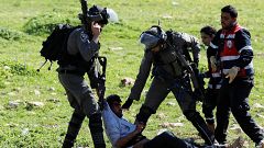 للمرة الأولى إسرائيل  تستخدم طائرات بدون طيار لضرب متظاهرين فلسطينيين بالغازات المسيلة للدموع 