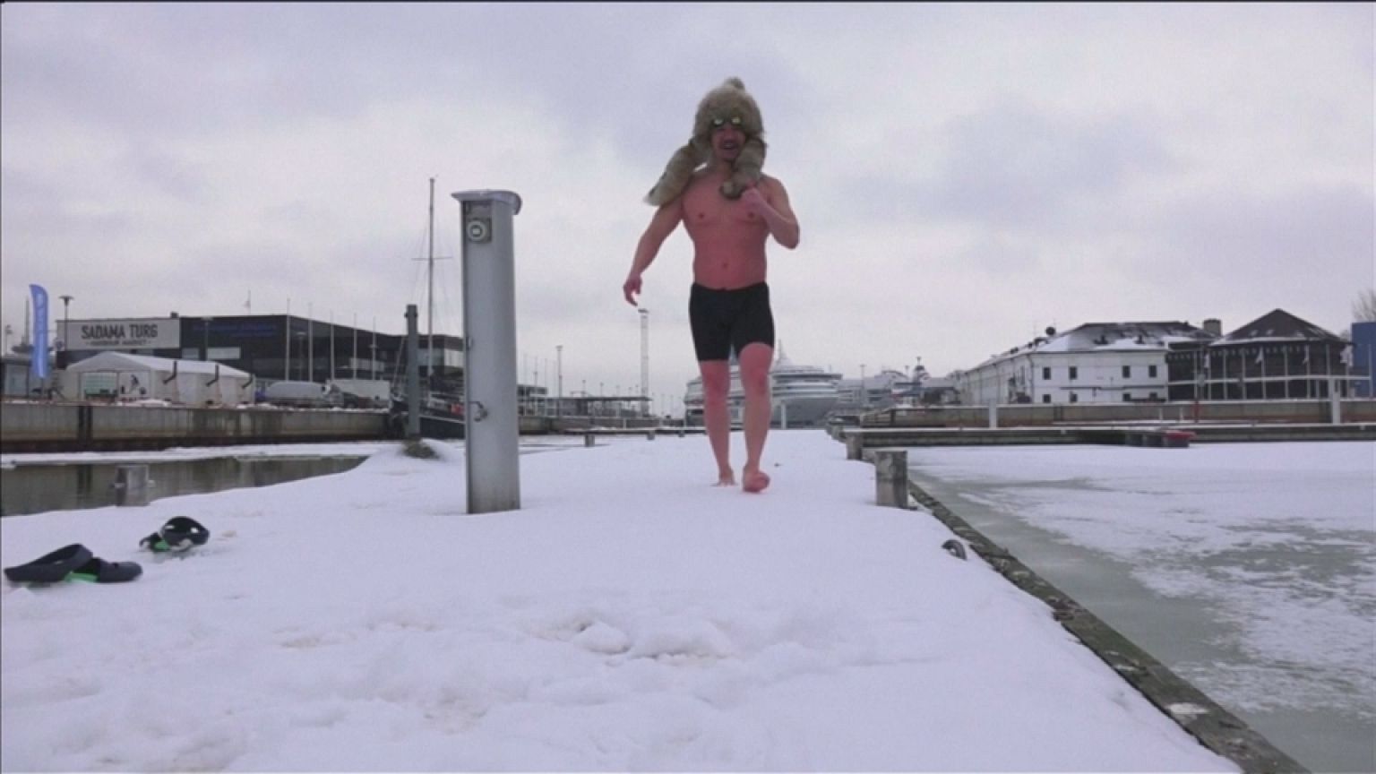 Estonian swimming championship in sub zero temperatures